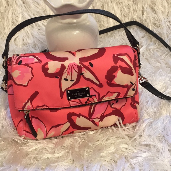 kate spade Handbags - HP🎉 Kate Spade Convertible Hand/Crossbody Bag 👜